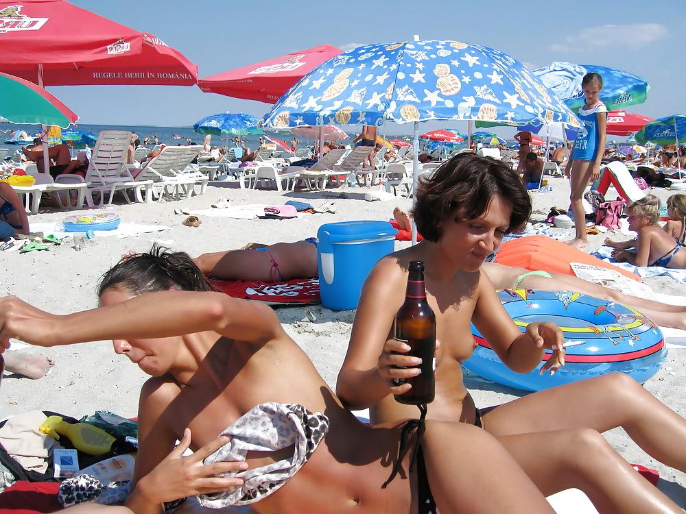 25P 2 Girls at Beach