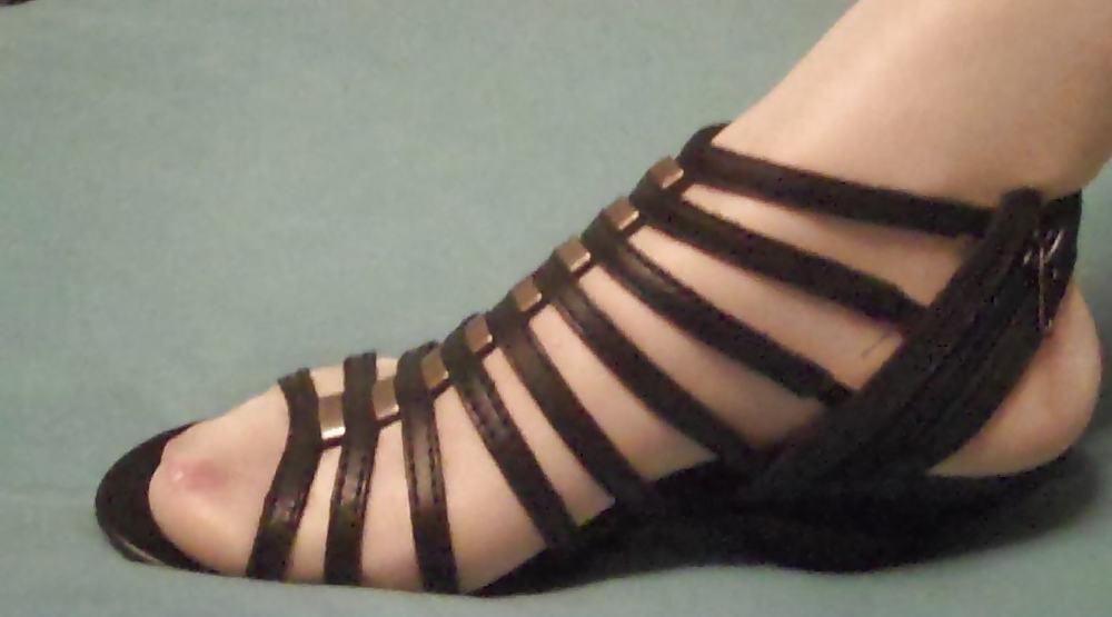 17P Upskirts Nylons and Heels