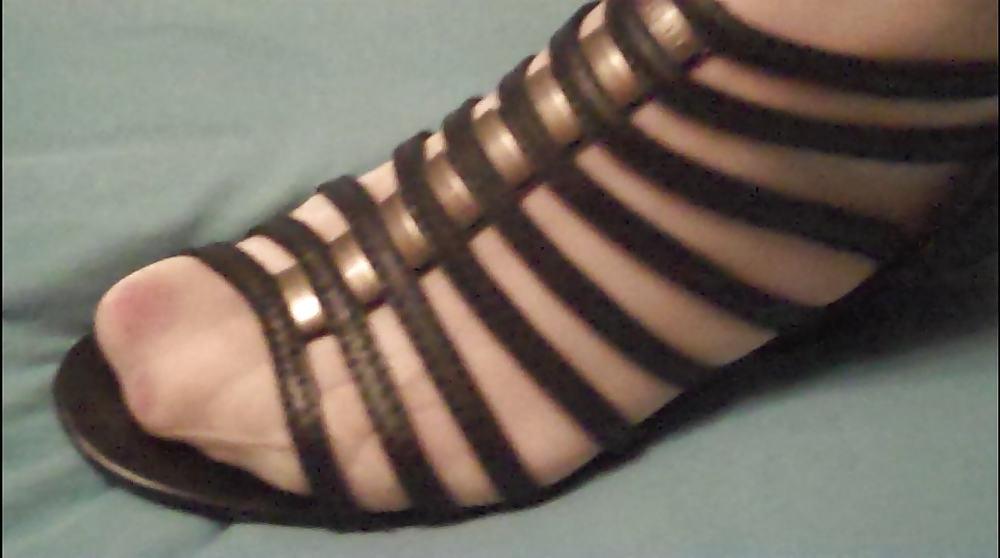 17P Upskirts Nylons and Heels