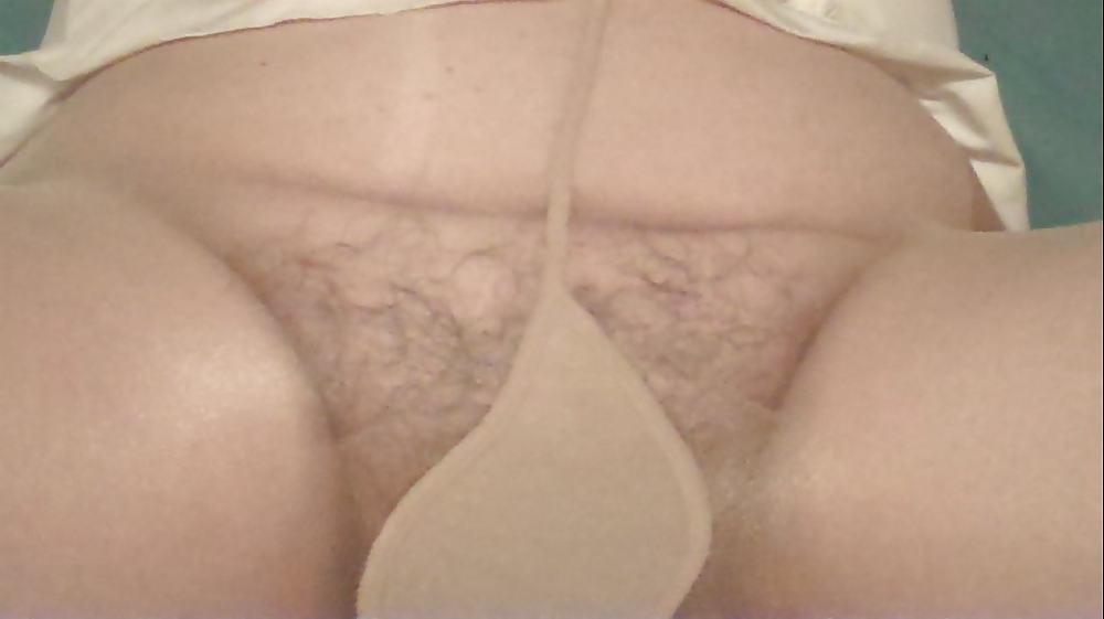 17P Upskirts Nylons and Heels