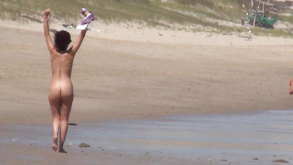 5P More nude girls on European beach
