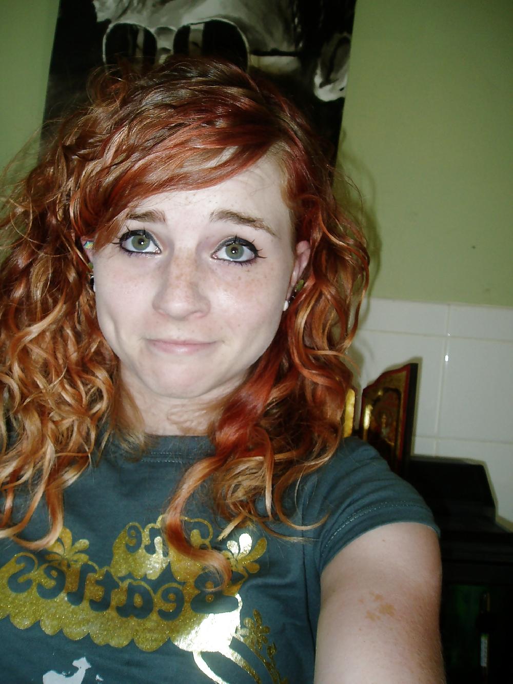 25P Young redhead in pants and nacked