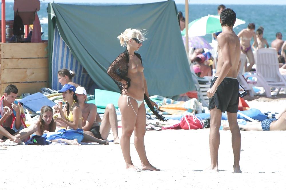25P Nudity At The Beach