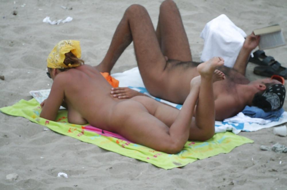 25P Nudity At The Beach