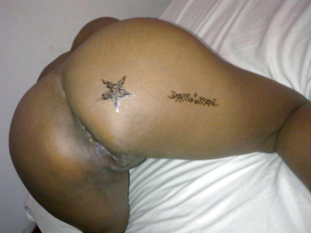 25P Girlfriend goes wild with some tattoos.