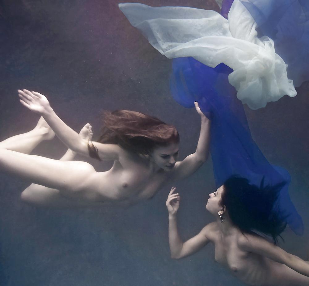 25P Woman-n-Wasser 3