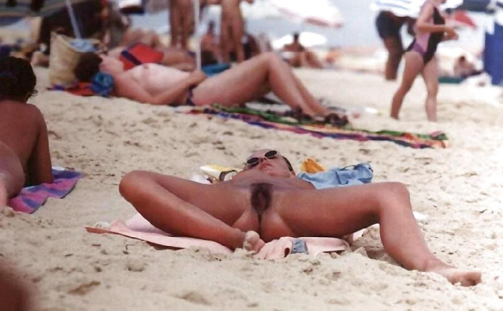 25P FKK-Strand-Teenager