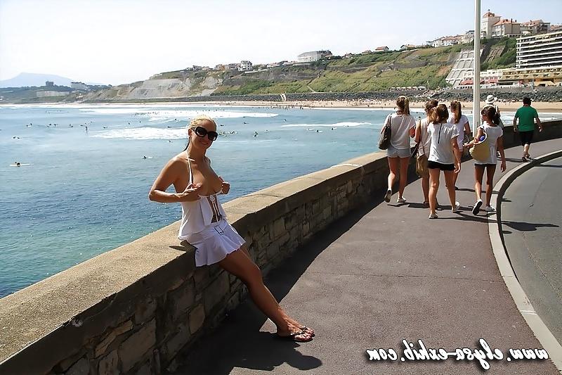 10P Flashing in the city of Biarritz 2