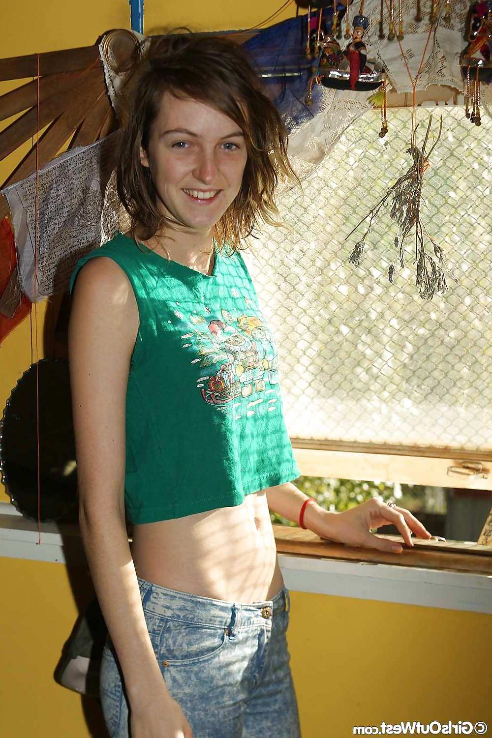 16P Amateur teenie with hairy labia