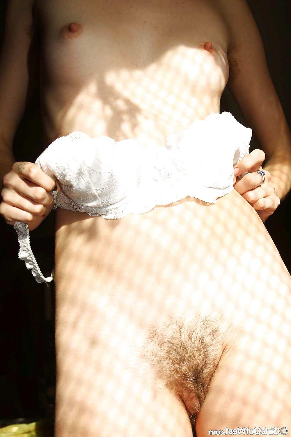 16P Amateur teenie with hairy labia