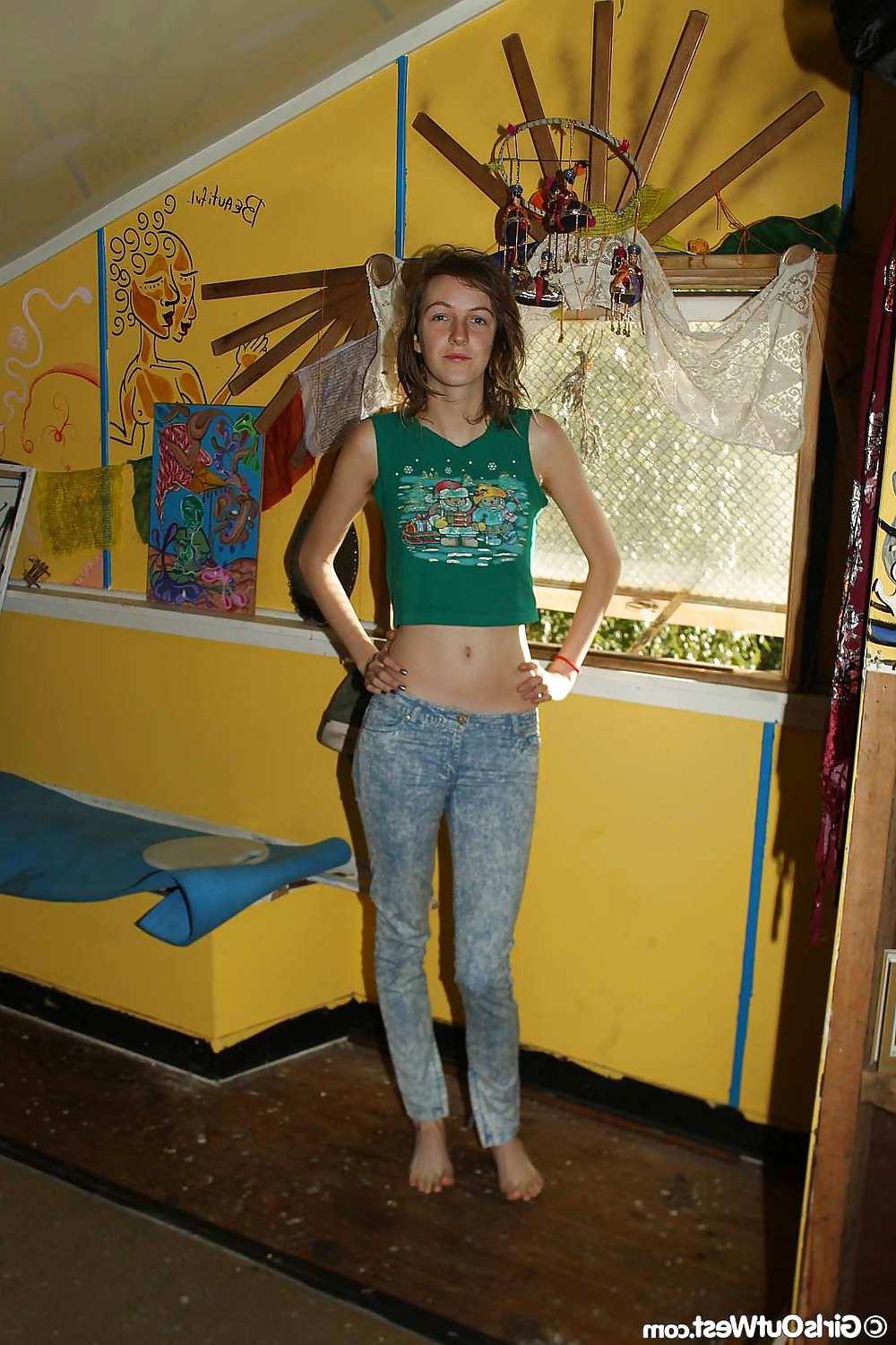 16P Amateur teenie with hairy labia