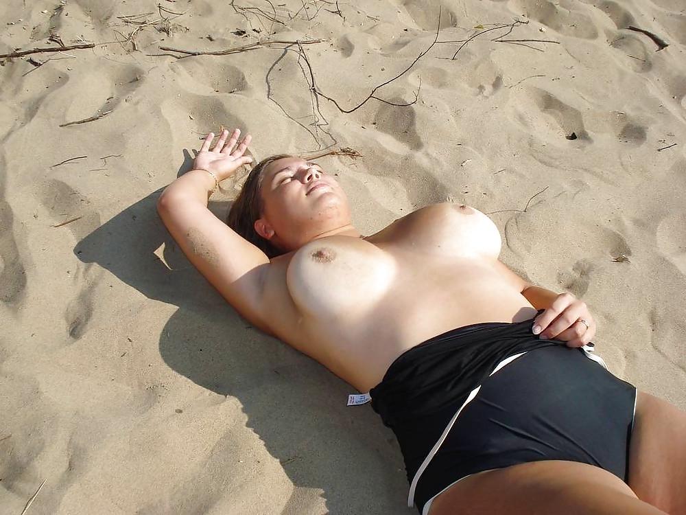 25P Topless Beach Babes 2