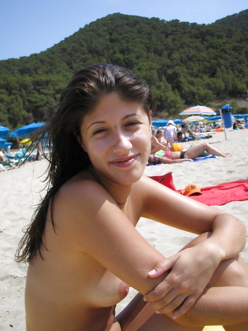 25P Topless Beach Babes 2