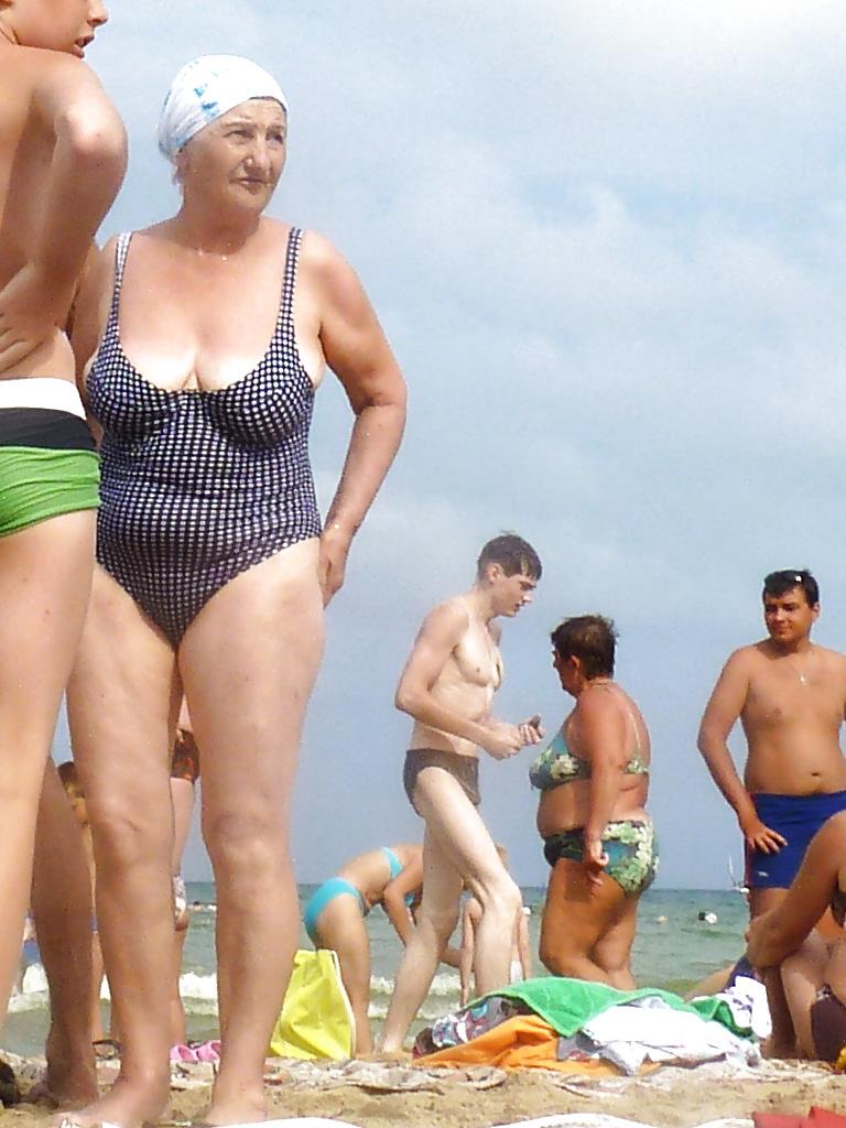 25P Russian women on the beach!