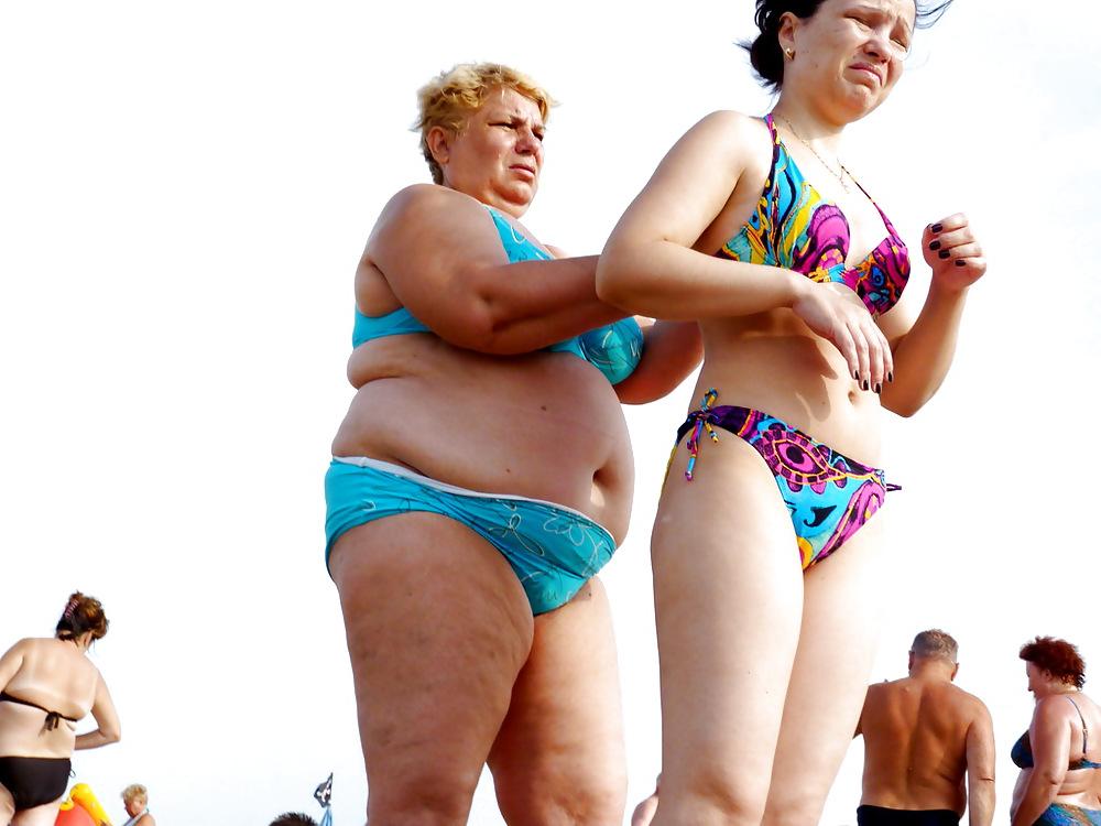 25P Russian women on the beach!