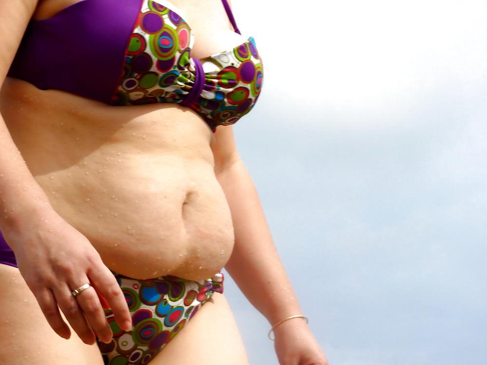 25P Russian women on the beach!