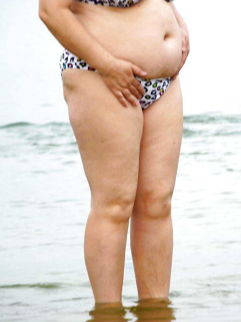 25P Russian women on the beach!