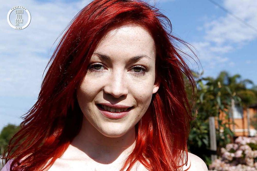 16P Stunning redhead with a sexy hairy pussy