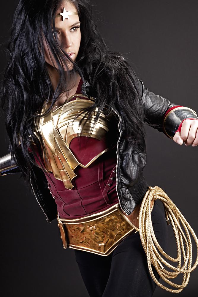14P Wonder Woman (non-toon)