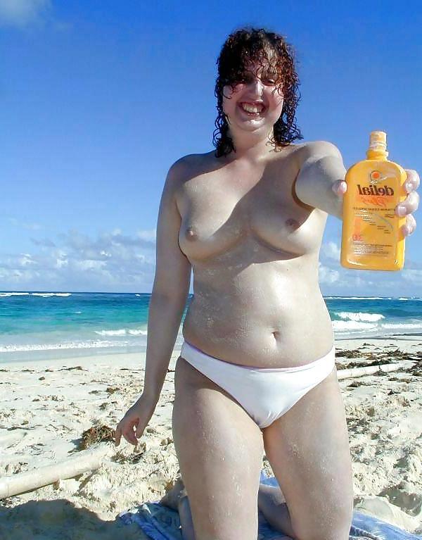 25P NUDE AT THE BEACH