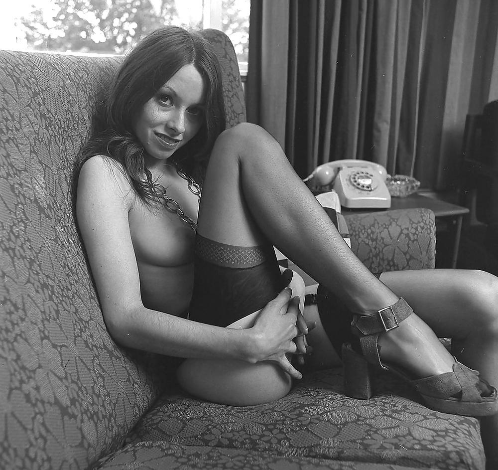 25P Hairy gals in vintage stockings