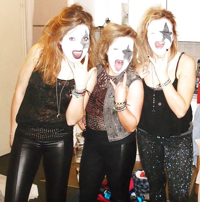 25P Sluts in tight pants! 12