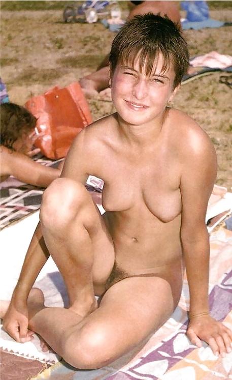 25P Horny nudist girls showing pussies & tits Beach teen 8