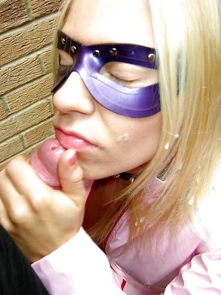 19P Young Blonde Slag Blows me in the Street