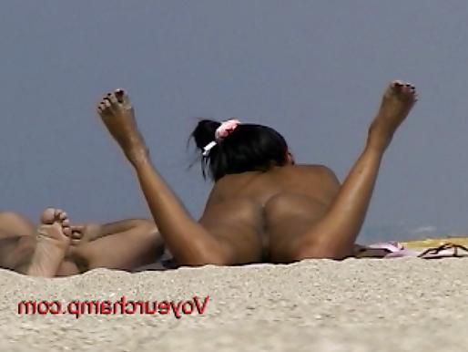 20P Nude Beach Voyeur & Exhibitionist Pics