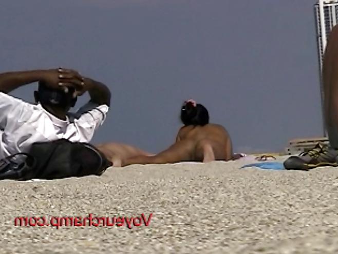 20P Nude Beach Voyeur & Exhibitionist Pics