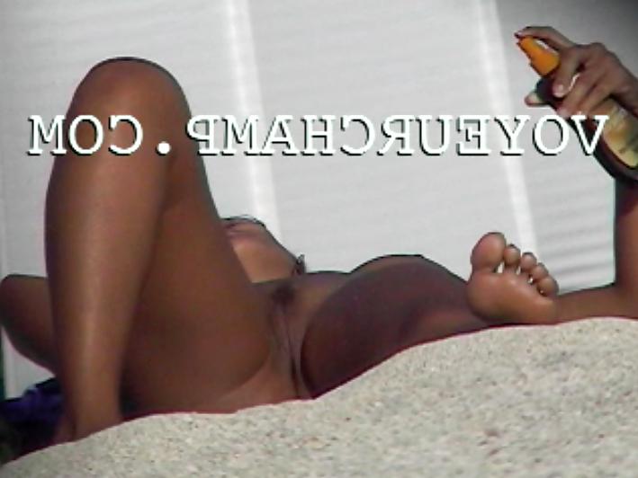 20P Nude Beach Voyeur & Exhibitionist Pics