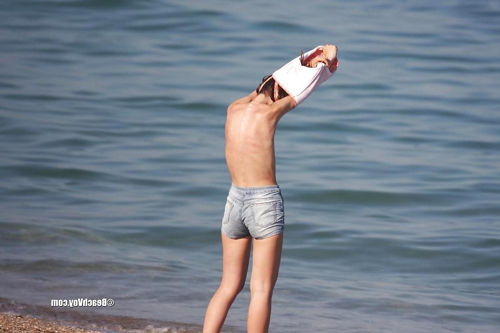 25P Beach undressing 5.