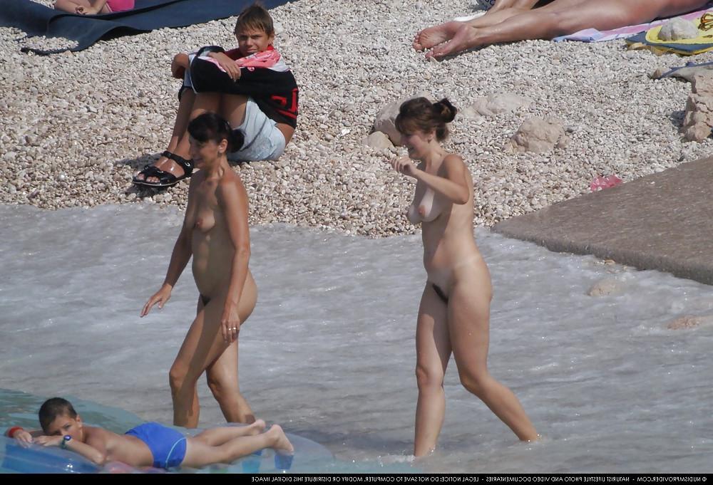 25P Beach undressing 5.