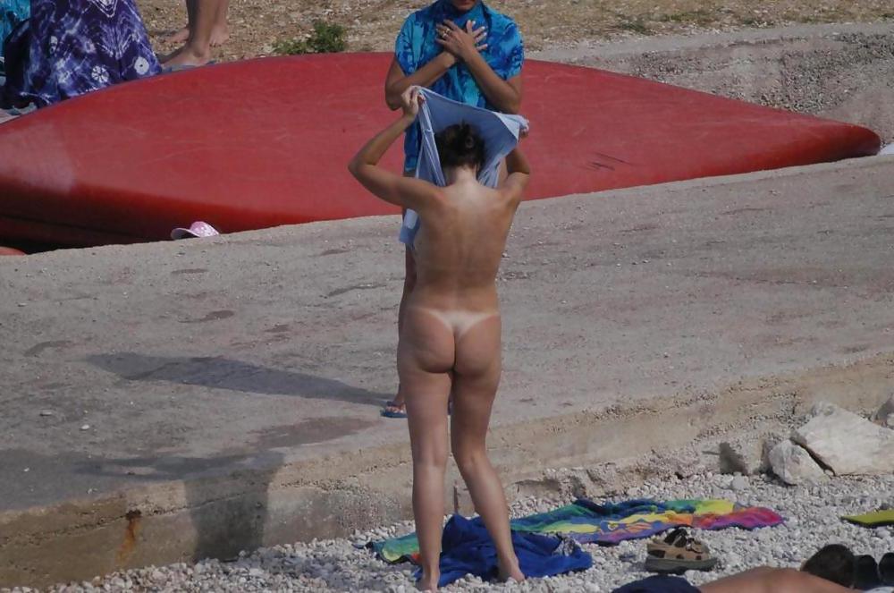 25P Beach undressing 5.