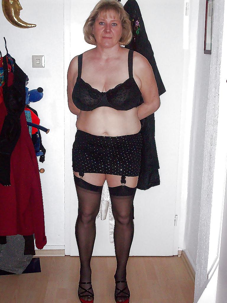 20P Lingerie mature woman 5
