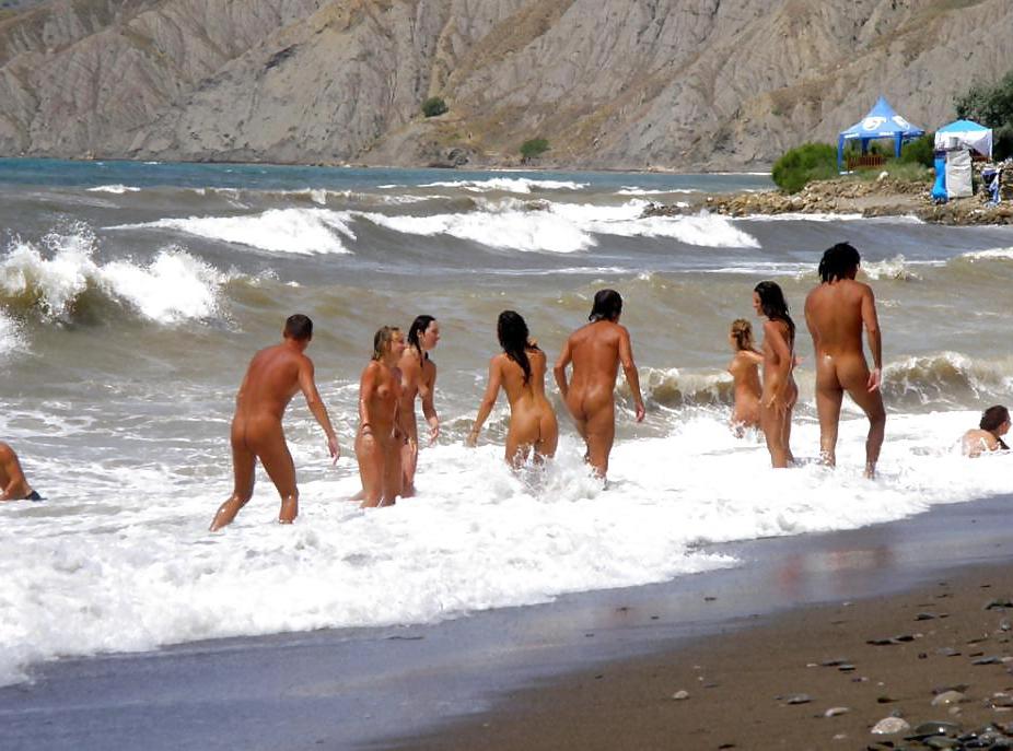 25P Nudist Beach Grobbing II