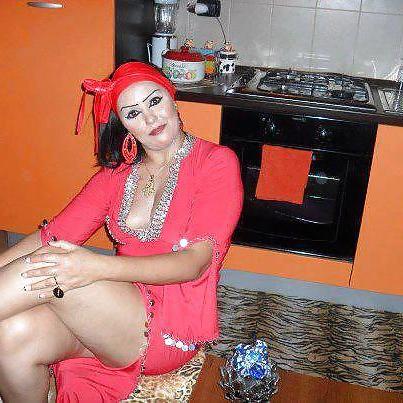 25P Sexy Arab Woman