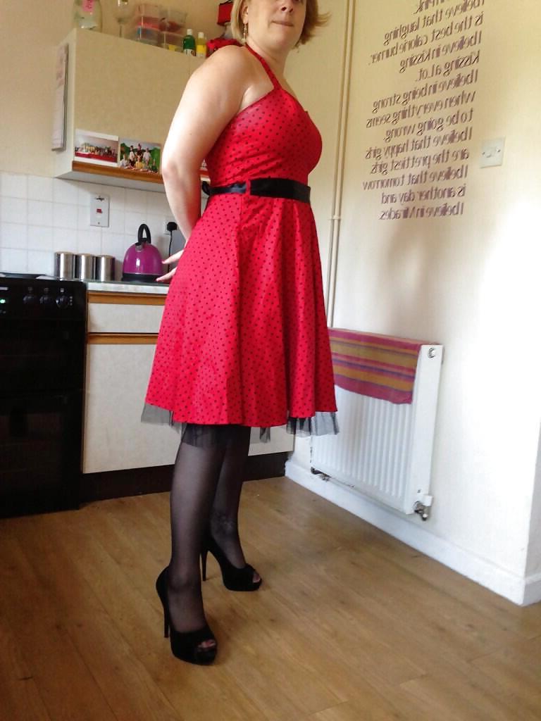 11P Red Hot Horny Flashing MILF