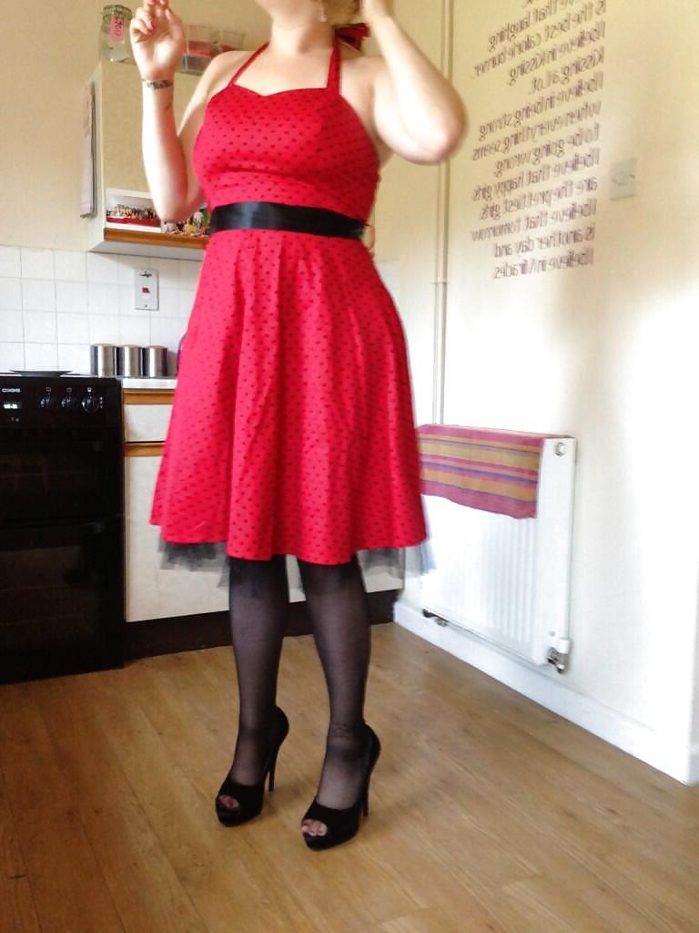 11P Red Hot Horny Flashing MILF