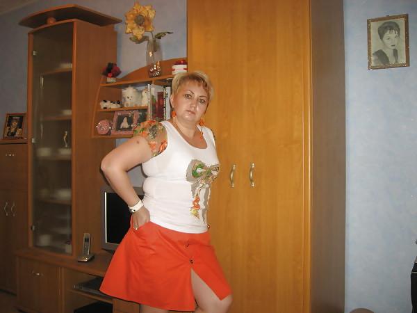 20P Russians mature woman with sexy legs!