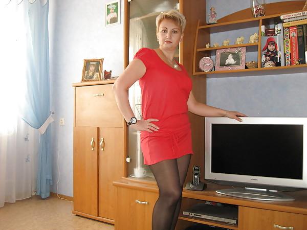 20P Russians mature woman with sexy legs!