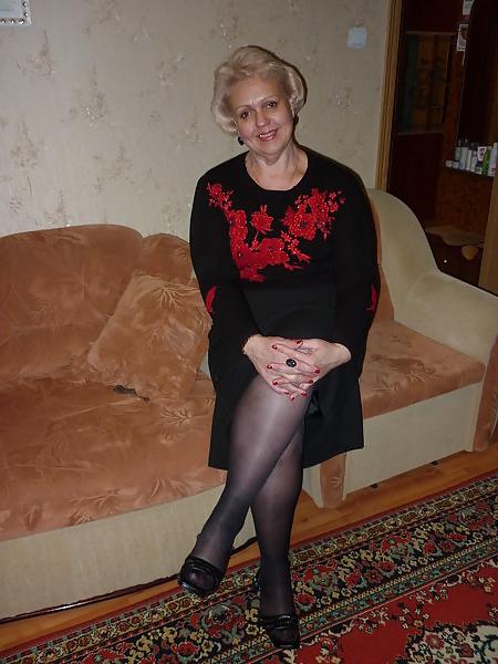 20P Russians mature woman with sexy legs!