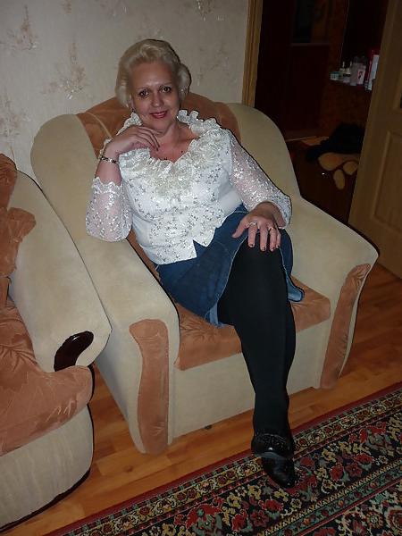 20P Russians mature woman with sexy legs!