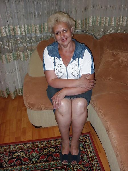 20P Russians mature woman with sexy legs!