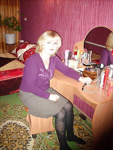 20P Russians mature woman with sexy legs!