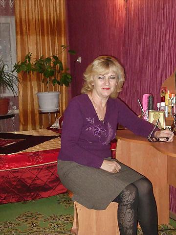 20P Russians mature woman with sexy legs!