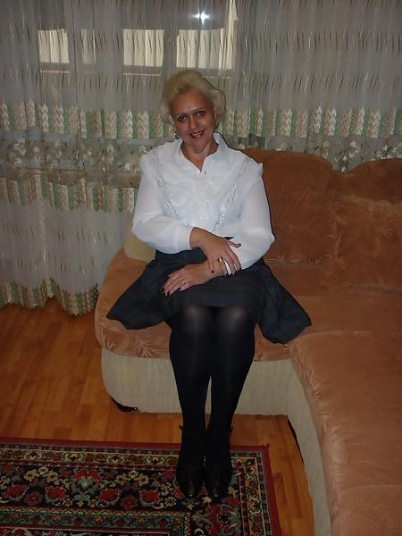 20P Russians mature woman with sexy legs!