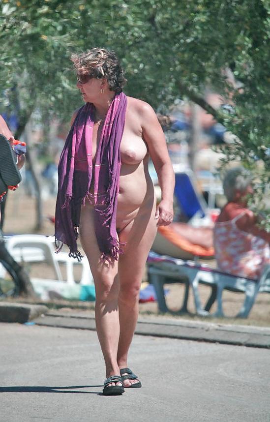 20P Naked beach 50.