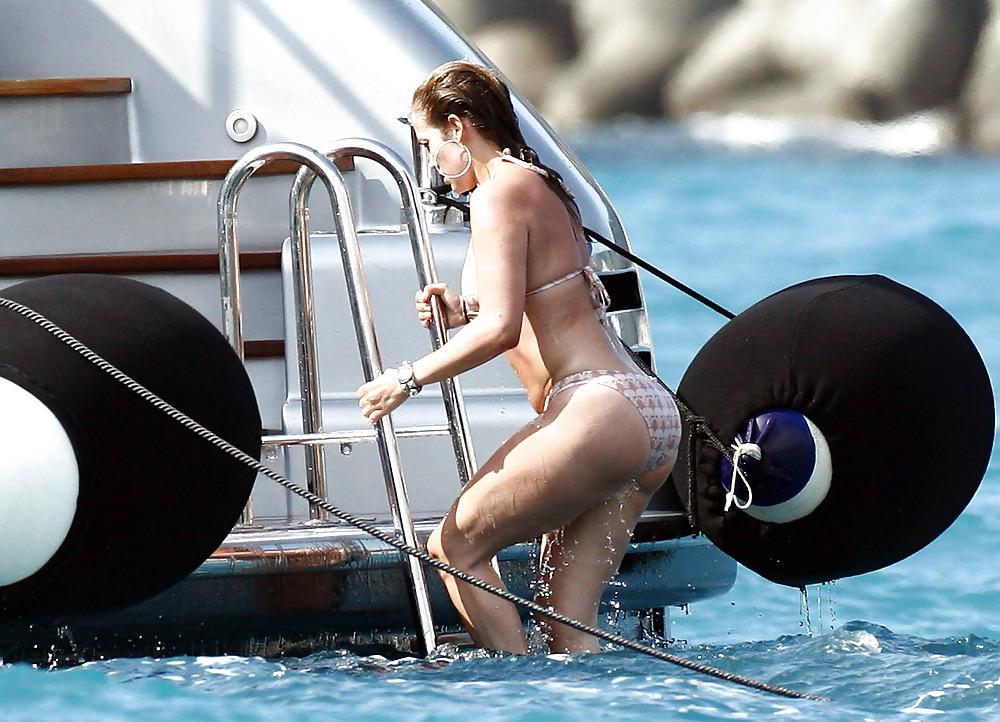 8P Jennifer Lopez in Bikini at Yacht in Italy