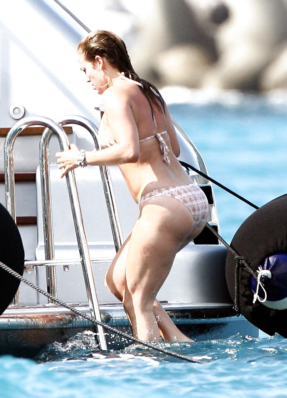 8P Jennifer Lopez in Bikini at Yacht in Italy